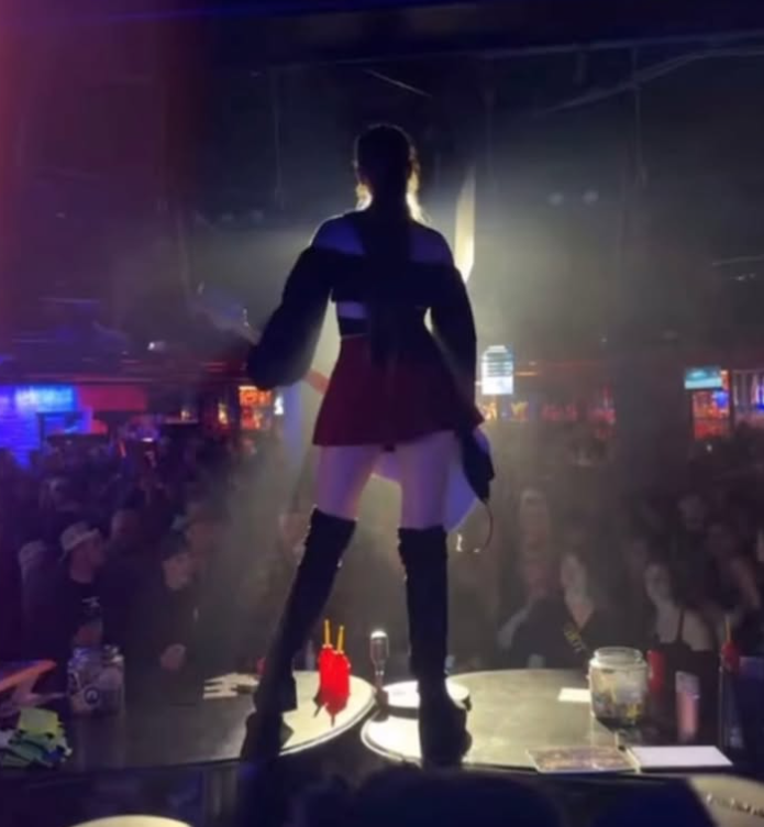 Kenzie Claire Instagram | Piano Stand