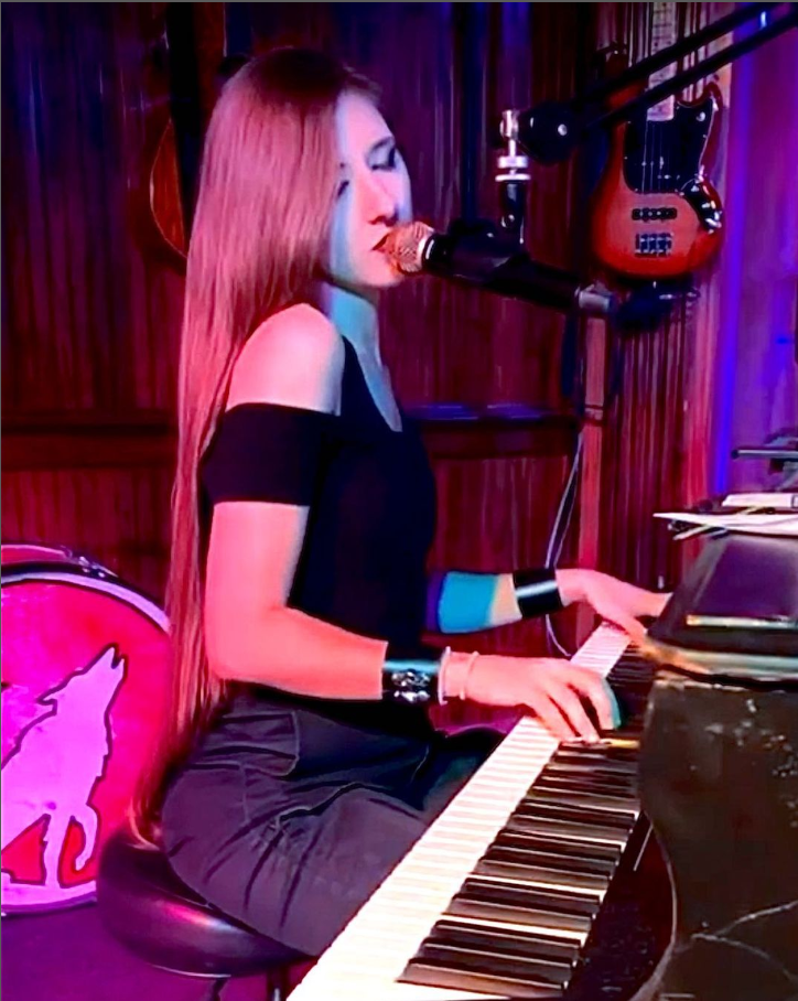 Kenzie Claire live performances